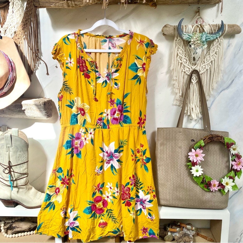 Vibrant floral Boho dress w resort vacay beach vibe - Picture 5 of 12